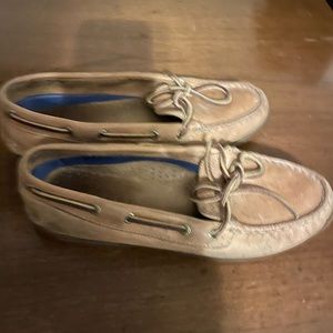 Selling Size 8 Sperrys. Like new. Only worn a few times. Too big in the heel.